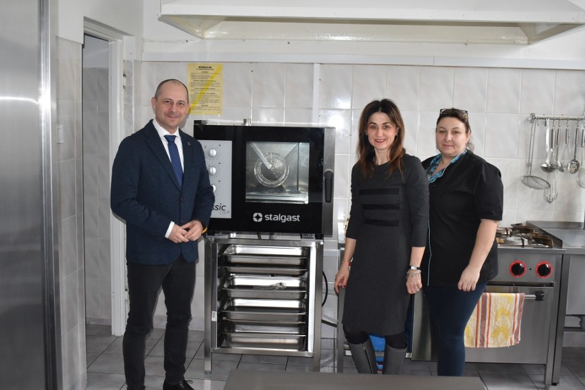 Nowe wyposażenie kuchni i stołówek dla szkół w gminie Tczów