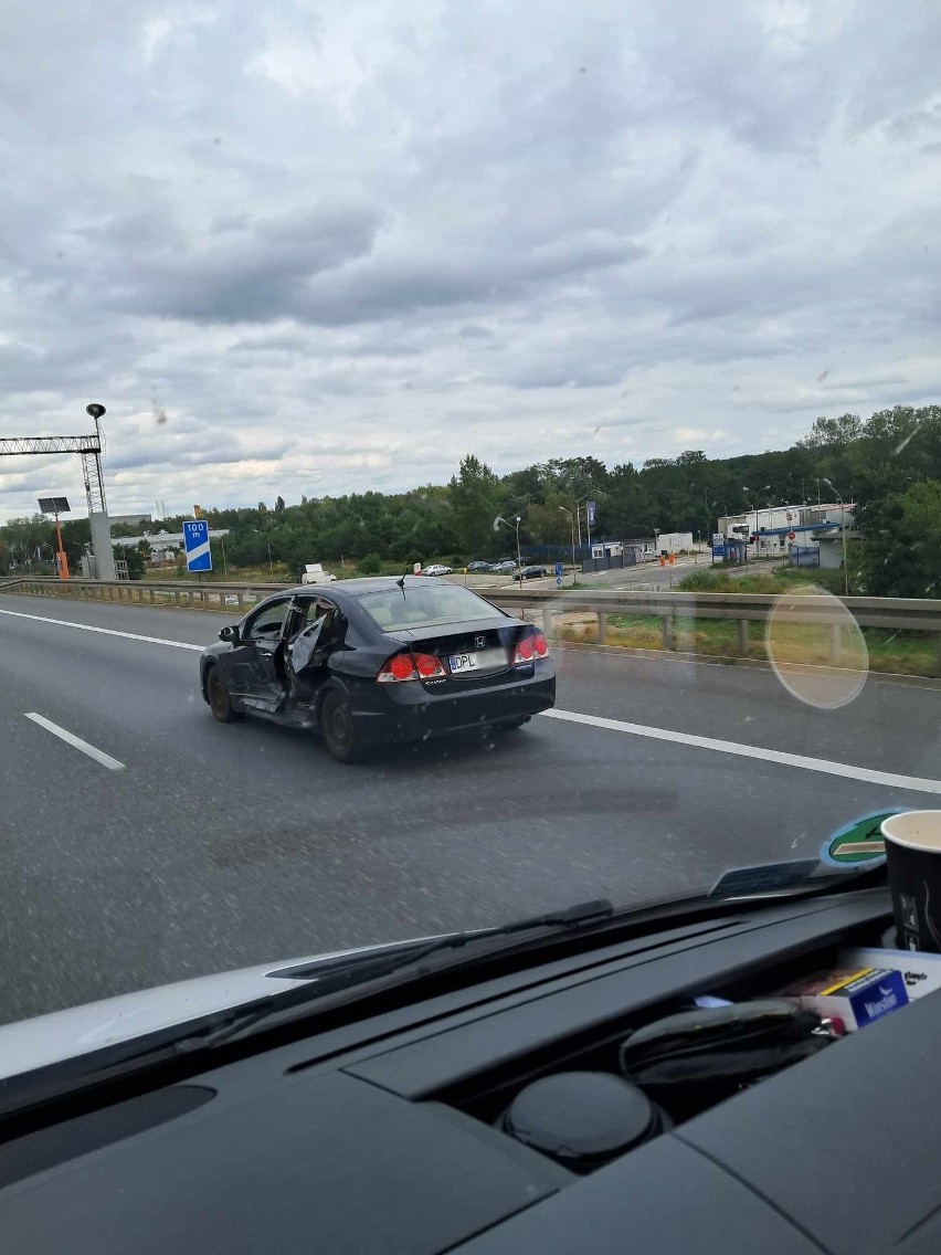 Szaleństwo! Jechał zniszczonym w wypadku autem po A4 i AOW -...