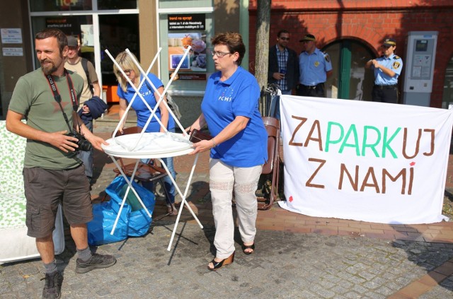 A to ewakuacja spod ratusza po interwencji strażników miejskich