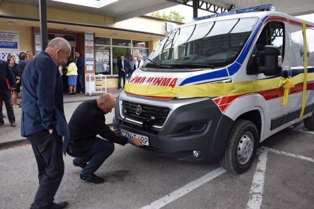 Całkowity koszt zakupu nowej karetki transportowej wraz z wyposażeniem medycznym to nieco ponad 191 tys. złotych