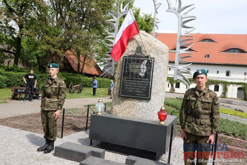 Uroczystości odbyły się pod pomnikiem żołnierzy wyklętych.