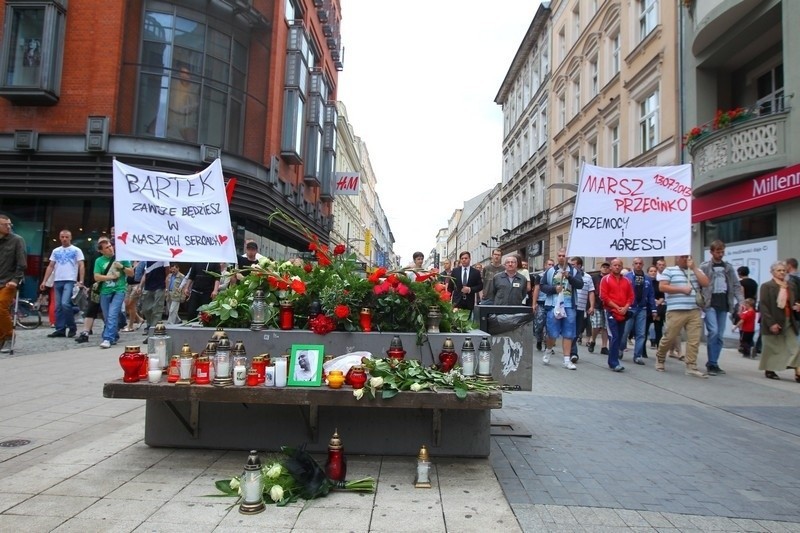 Marsz dla Bartka przeszedł ulicą Półwiejską w Poznaniu