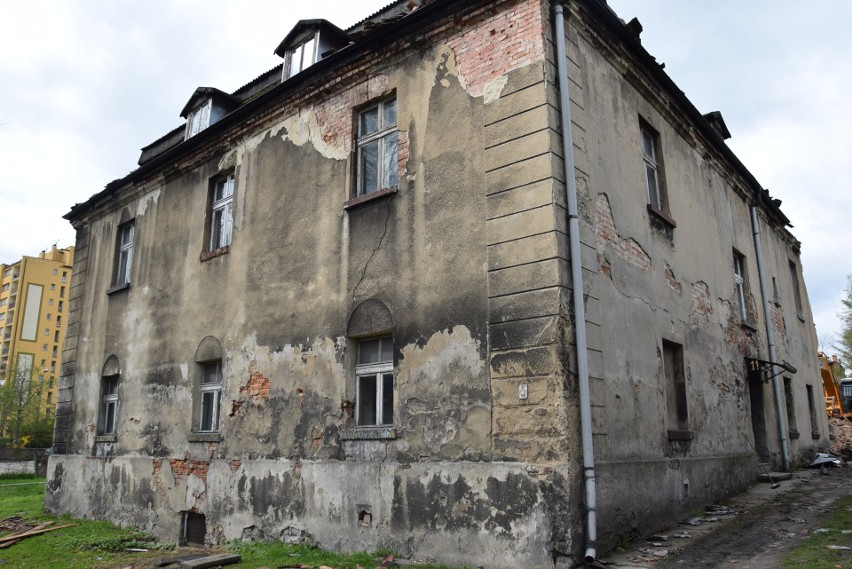 Rybnik: Burzą dworek z ulicy Dworek. Znika kolejny zabytek