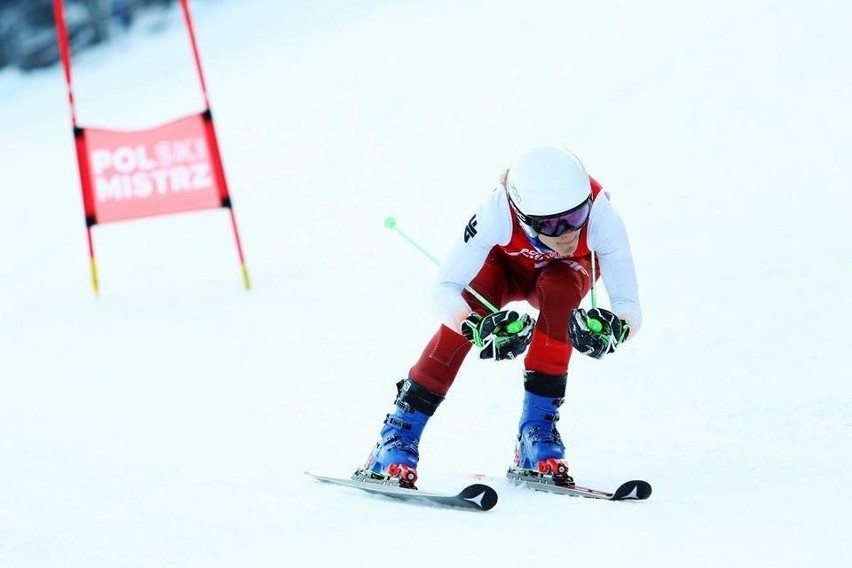 Kielczanin Bartosz Szkoła został mistrzem Polski juniorów w narciarstwie alpejskim. Był bezkonkurencyjny w slalomie gigancie [ZDJĘCIA]