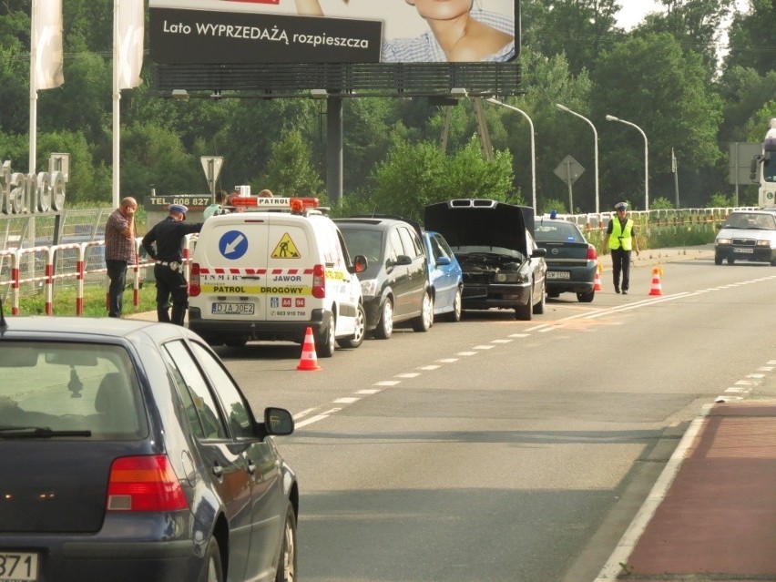 Wypadek na drodze Trzebnica - Wrocław. Zderzyły się 4 auta (ZDJĘCIA)