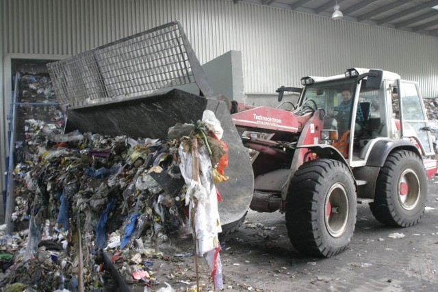 Firmy śmieciowe nie mogą już liczyć na górę zysków. Opłaty za odbiór odpadów przez gminy zostały ograniczone