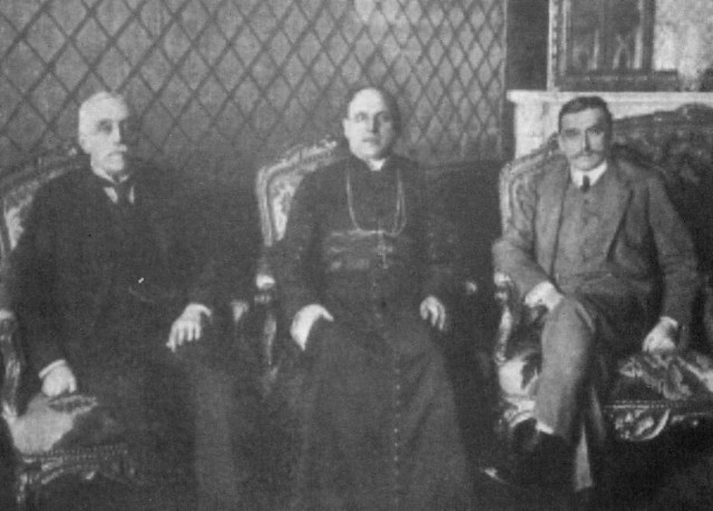 Od lewej: Józef Ostrowski, abp Aleksander Kakowski i Zdzisław Lubomirski, członkowie Rady Regencyjnej