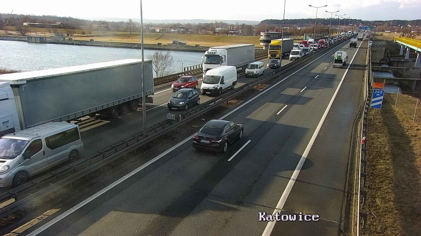 Wypadek na A4 w Krakowie. Ogromne korki na obwodnicy miasta [UTRUDNIENIA]