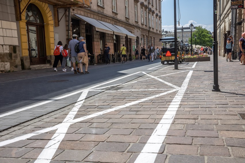 Koperty wymalowane na ul. Sławkowskiej ZDMK