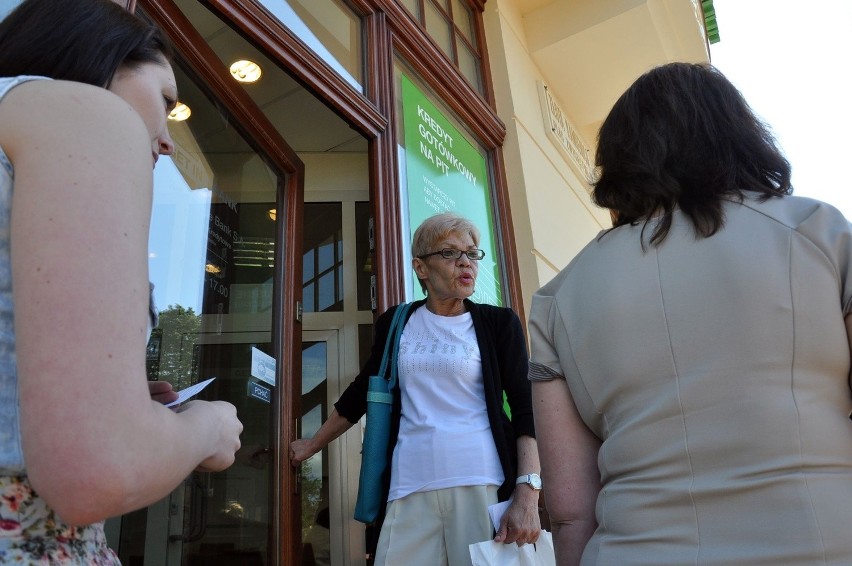 Pikieta klientów Getin Banku w Słupsku. Stracili 30 proc. pieniędzy z lokat [ZDJĘCIA, WIDEO]