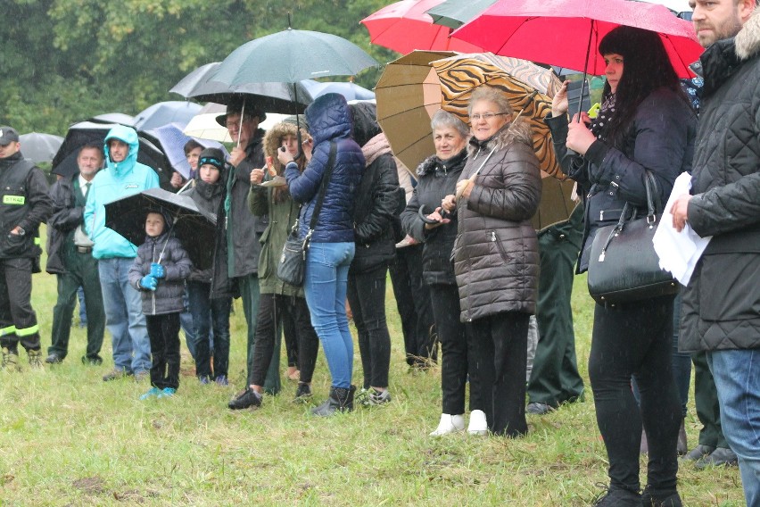 Święto Myśliwych w Smoleniu. Jurajska Gonitwa za Lisem z okazji Dnia Świętego Huberta [ZDJĘCIA]