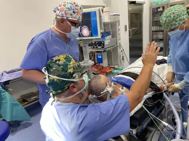 Pierwszą operację neurochirugiczną w Wojewódzkim Szpitalu Specjalistycznym przy ul. Wodociągowej w Opolu przeprowadzono 1 września br.