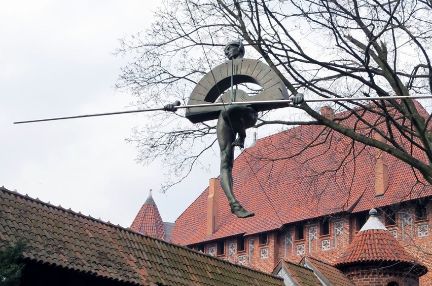 Terroryści na zamku w Malborku. Spokojnie, to tylko rzeźby [ZDJĘCIA]