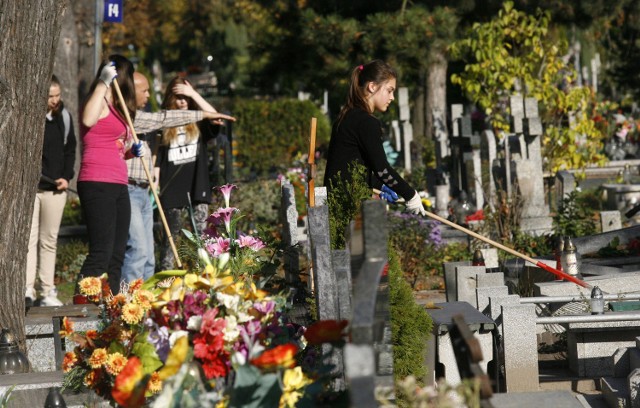 Koszty posprzątania pomnika wahają się od 40 do 70 zł w zależności od zakresu prac