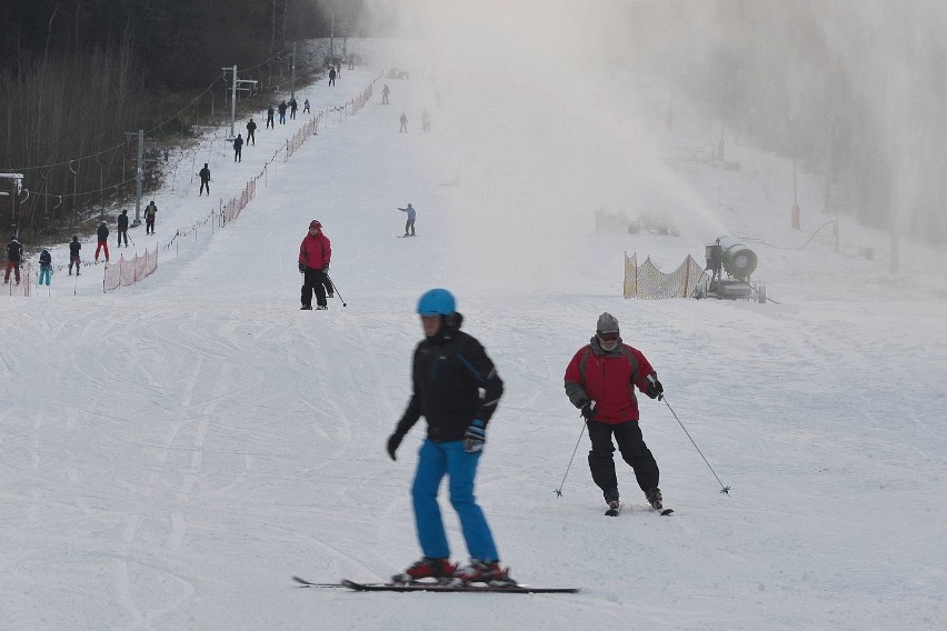 W Kielcach można już jeździć na nartach. Ruszył ośrodek narciarski „Stadion” 
