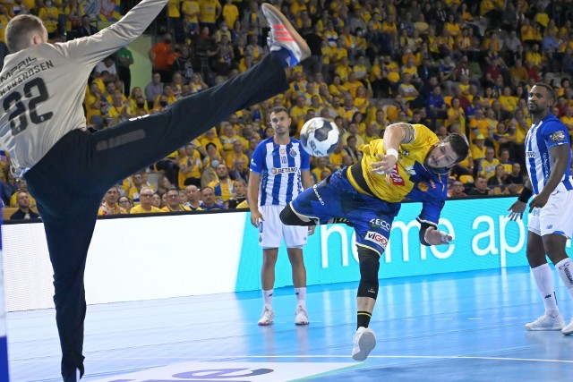 Podano składy na dzisiejszy mecz Ligi Mistrzów piłkarzy ręcznych Łomża Vive Kielce - PSH Handball.