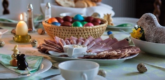 Na Charytatywne  Śniadanie Wielkanocne zaprasza Restauracja Jubilatka w Koprzywnicy. Zaproszenie jest kierowane do osób starszych i samotnych z terenu gminy Koprzywnica. Spotkanie przy wspólnym stole odbędzie się w środę, 5 kwietnia o godzinie 9.30.