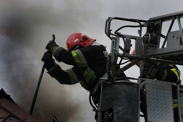 Pożar kurnika w miejscowości Runice gasi siedem zastępów strazaków