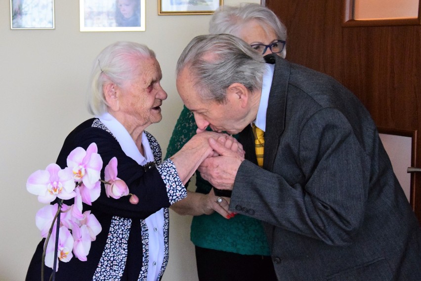 Pani Helena Zaranek z Kruszwicy skończyła dziś 106 lat. Na...