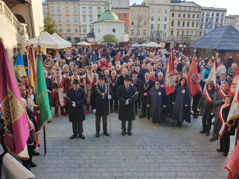 Święto Kupca w Krakowie: wspaniały przemarsz, nowi członkowie 609-letniej Kongregacji i jedne z najlepszych targów noworocznych na świecie