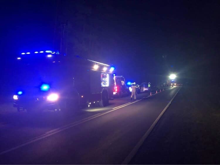 Krynice. Wypadek na DK 65 na trasie Białystok - Knyszyn. Bus zderzył się z mazdą. Jedna osoba ranna [ZDJĘCIA]