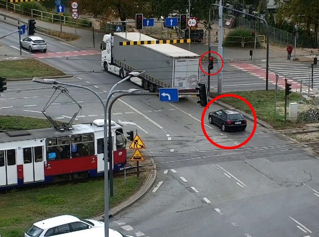 Na Rondzie Fordońskim w Bydgoszczy ujawniono 11 kierowców, którzy nie zastosowali się do czerwonego światła na sygnalizatorach