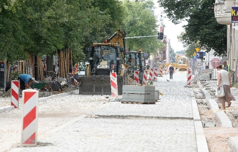 Rozkopany Teofilów: Rusza remont ul. Rojnej. Autobusy pojadą inaczej [zdjęcia]