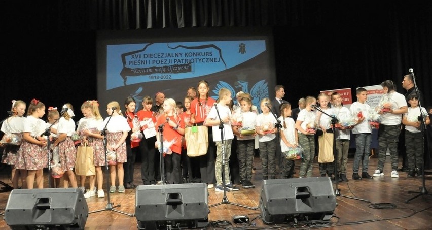 Wielkie sukcesy reprezentantów powiatu koneckiego w diecezjalnym finale Konkursu Pieśni i Poezji Patriotycznej „Kocham moją Ojczyznę”