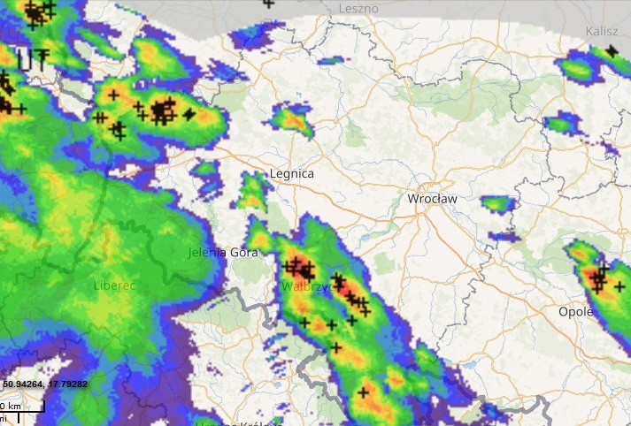 Burze na Dolnym Śląsku. Ulewa ominęła Wrocław [GDZIE JEST BURZA 01.06.2018, RADA BURZOWY ONLINE]