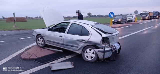 Na skrzyżowaniu drogi krajowej nr 32 i drogi w kierunku Separowa, doszło do zderzenia dwóch samochodów osobowych.Przejdź do kolejnego zdjęcia --->