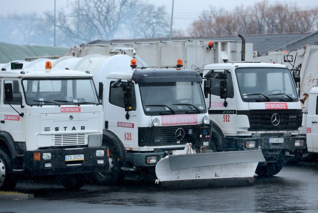 Remondis jest odpowiedzialny za lewobrzeżną część Szczecina. Zgromadził 5,5 tys. ton soli drogowej, 550 ton piasku i 20 ton chlorku wapnia, który sprawdza się, gdy temperatura jest bardzo niska i sól drogowa traci swoją skuteczność.