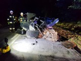Nocny wypadek w Kujawsko-Pomorskiem. Samochód rozerwało na pół! [zdjęcia]