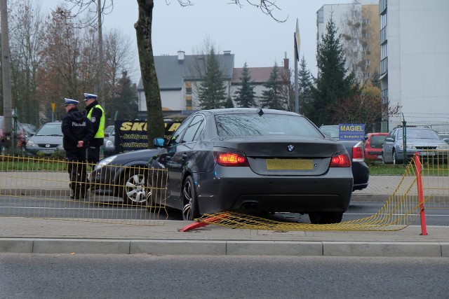 W niedzielę, około godz. 14.20, na ulicy Antoniuk Fabryczny doszło do zderzenia niebezpiecznego zderzenia BMW z radiowozem