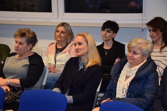 Miejska i Powiatowa Biblioteka Publiczna oraz Poradnia Psychologiczno - Pedagogiczna w Radziejowie zaprosiły na prelekcję pt: Nieświadomość w rodzinie. Analiza dramatu relacji rodzic-dziecko - na podstawie fragmentów filmu Jana Komasy - Sala samobójców". >> Najświeższe informacje z regionu, zdjęcia, wideo tylko na www.pomorska.pl 