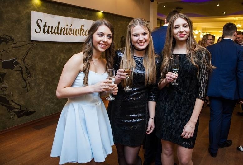 Studniówki 2017. Oto najpiękniejsze dziewczyny z Małopolski cz. III [ZDJĘCIA]