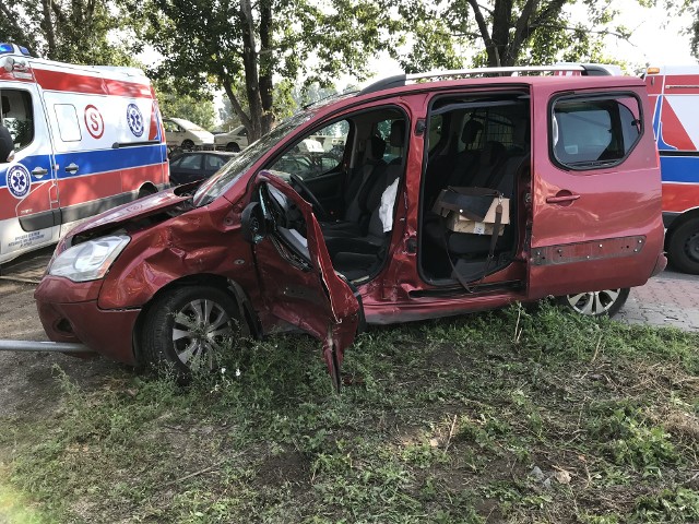Informacja o zderzeniu dwóch samochodów osobowych dotarła do opolskich ratowników w poniedziałek około godziny 9.10.