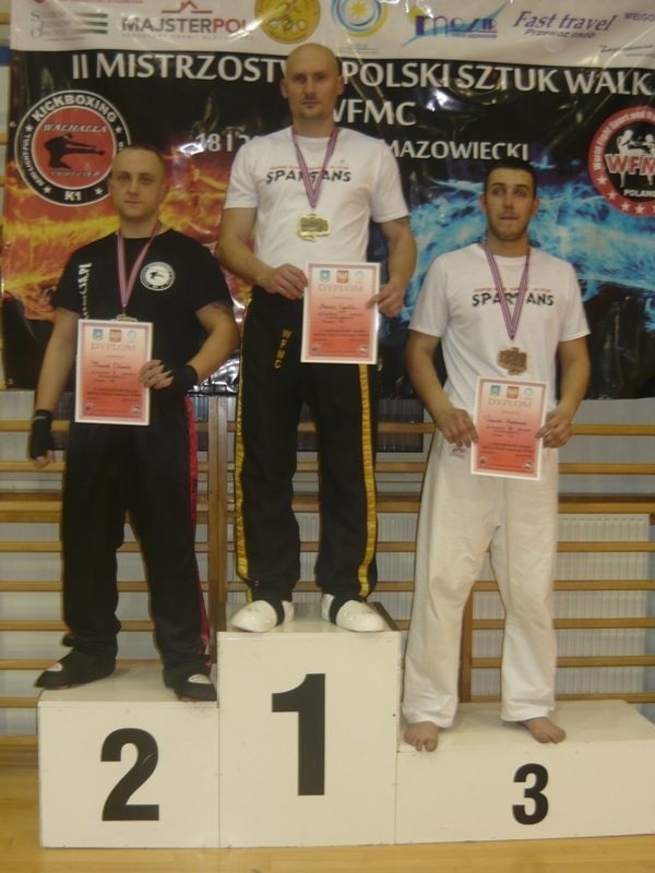 Prawie całe podium dla Słupska. Na najwyższym stopniu Marcin Gawlik, pierwszy z prawej  Przemysław Markiewicz.Fot. Ze zbioru Spartansa Słupsk