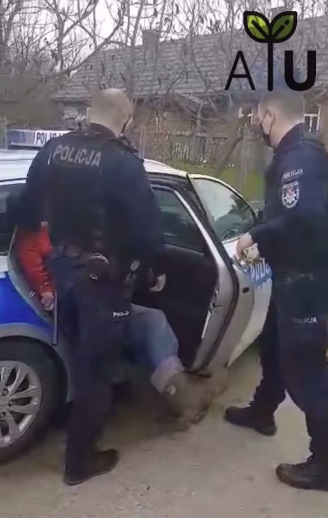 Sędzia uwierzył policjantom w sprawie zatrzymania Gienka w Plutyczach. Rolnik miał znieważyć policjanta (ZDJĘCIA)