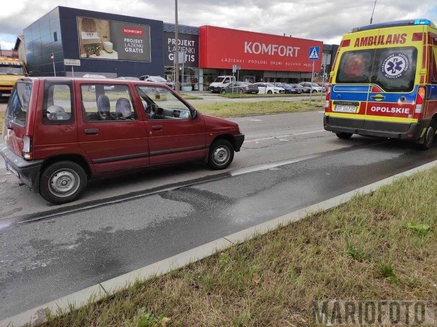 Zderzenie samochodów na ul. Horoszkiewicza w Opolu.