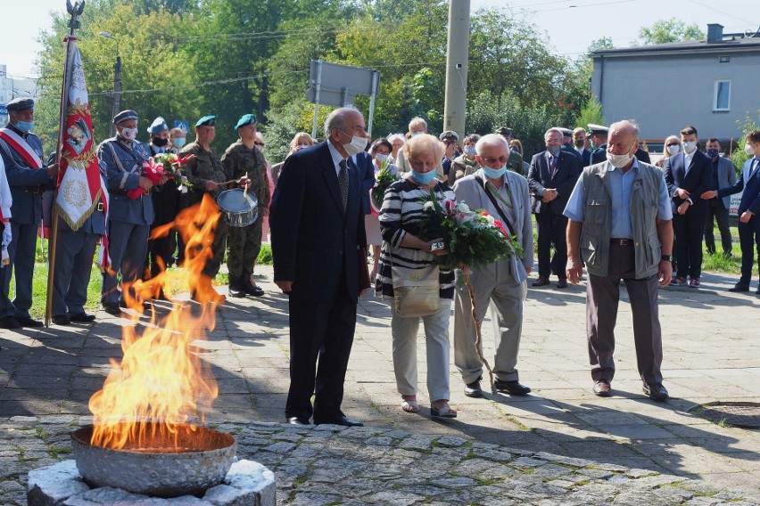 Wojewoda lubelski Lech Sprawka wspólnie z przedstawicielami...