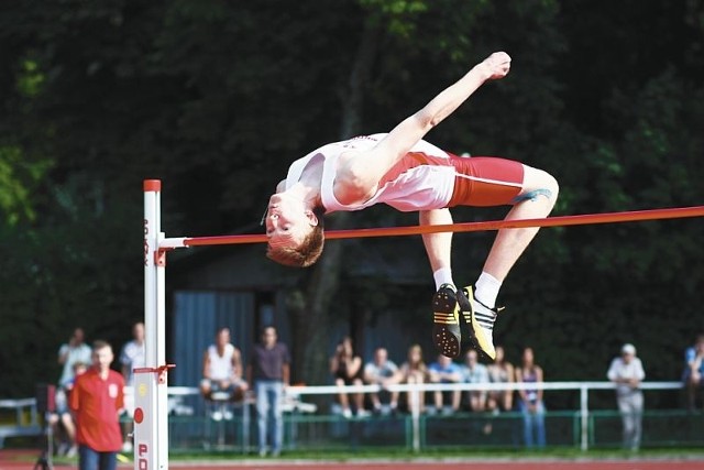Piotr Milewski z Podlasia Białystok został młodzieżowym mistrzem Polski w skoku wzwyż. To największy sukces w karierze młodego lekkoatlety, który w tym roku skakał już 218 cm.