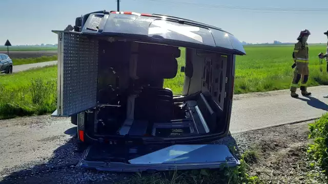 W wypadku brało udział pięć osób, w tym niepełnosprawna dziewczynka. 10-latka została zabrana do szpitala, jednak na miejscu stwierdzono, że nie odniosła obrażeń