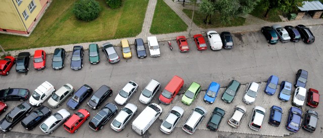 W Zielonej Górze w wielu miejscach, nie tylko przy Palmiarni, brakuje parkingów