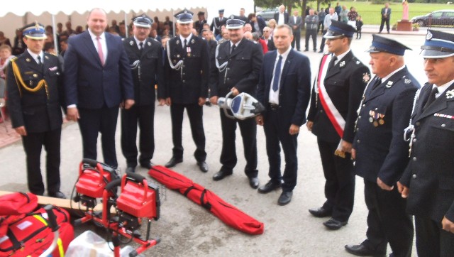 Strażacy z Wierzbicy z okazji jubileuszu 55-lecia jednostki otrzymali nowy sprzęt ratowniczy.