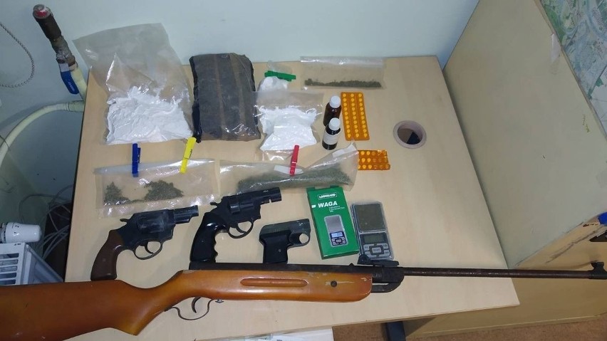 Kryminalni zabezpieczyli ponad 2,5 kilogramów narkotyków,...