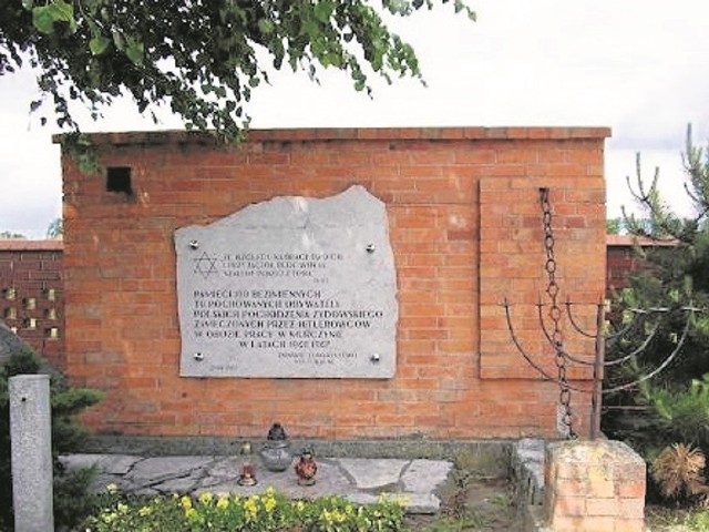 Tablica na cmentarzu parafialnym w Żninie Górze upamiętniająca obywateli pochodzenia żydowskiego.