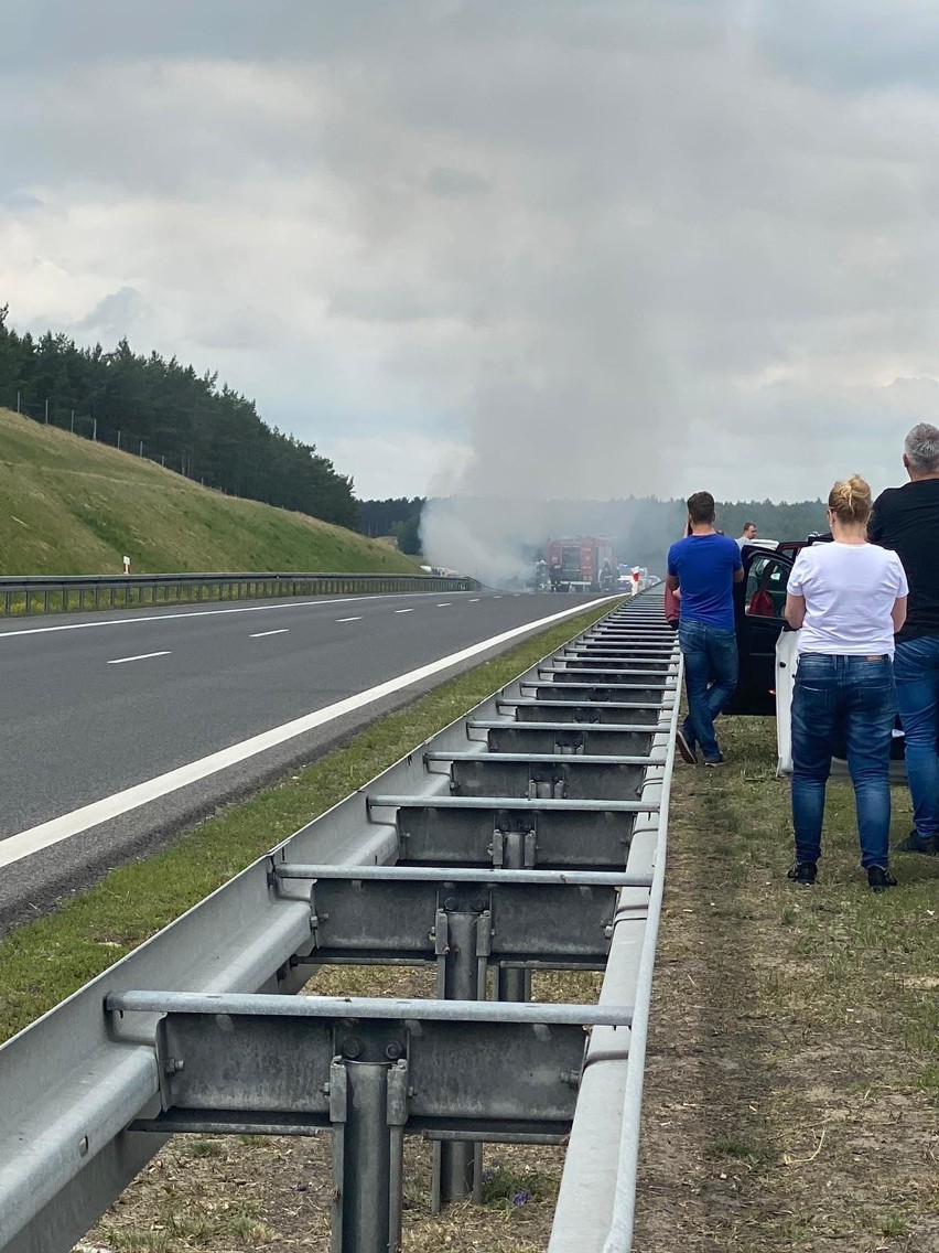 Do pożaru busa na trasie S3 doszło w czwartek, 11 czerwca...