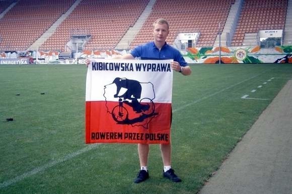 Robert Ćwikliński na kibicowskiej wyprawie rowerem przez Polskę.