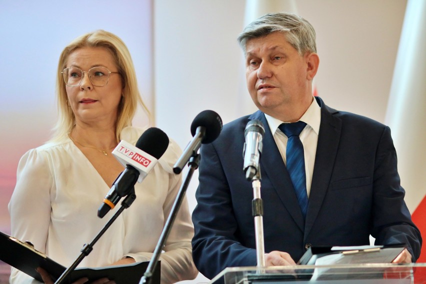 Minister Czarnek uroczyście otworzył nową halę sportową w Rykach. "Jeszcze trzy lata temu była tu rudera"