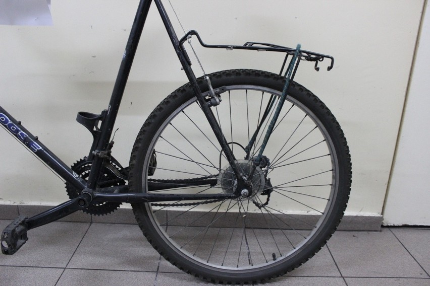 Czarny rower górski znaleziony w toruńskim parku. Policja...